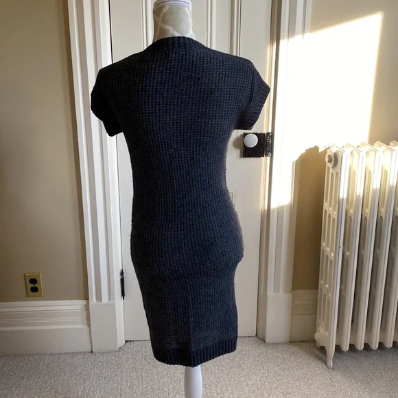 Joe Fresh grey knit V neck cap sleeve skinny dress - Picture 3 of 10
